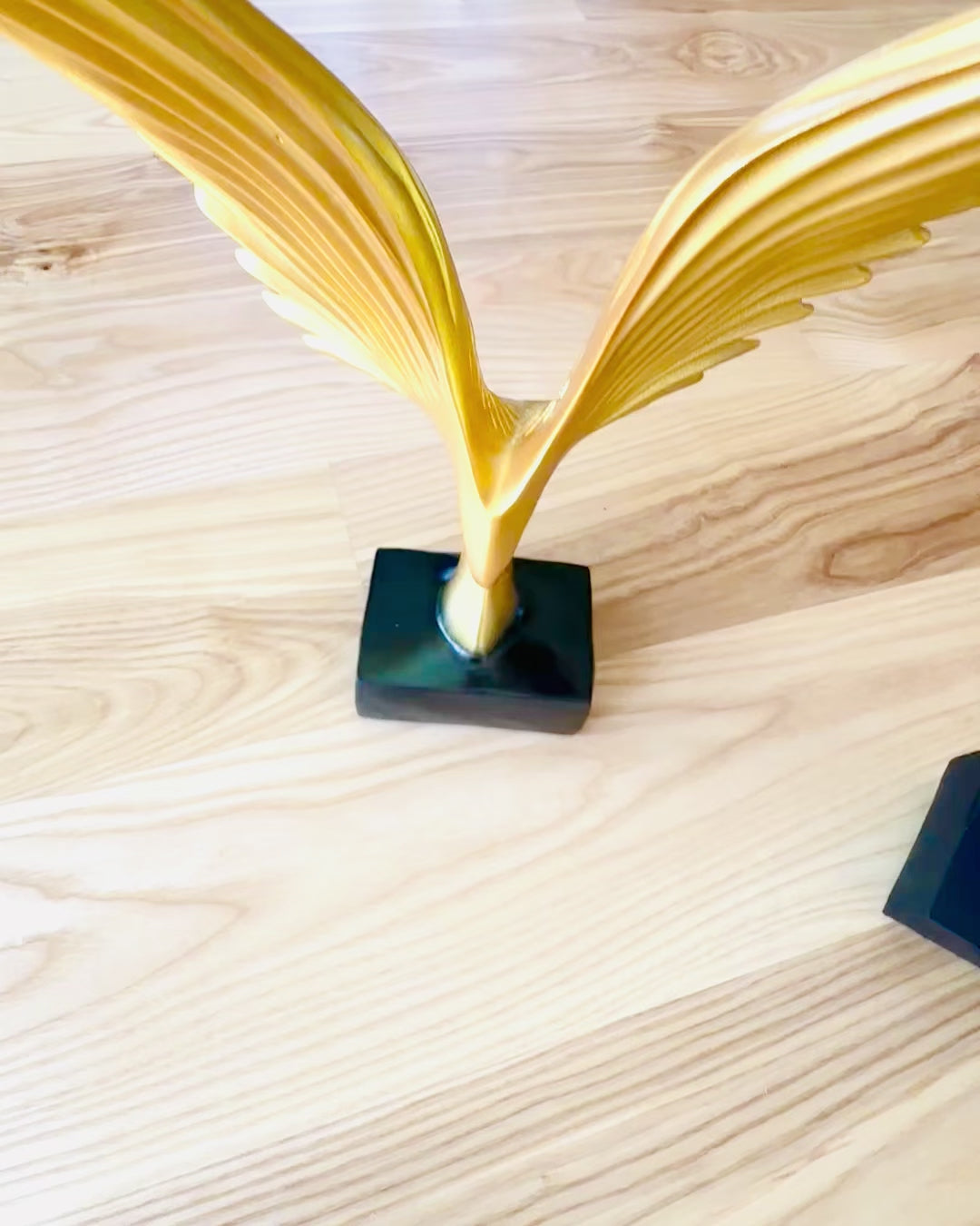 Elegante Estatueta de Asas de Anjo 33 cm de altura – "Guardiões Alados", possibilidade de personalização com gravação para presente, personalização, 3 variantes de cores