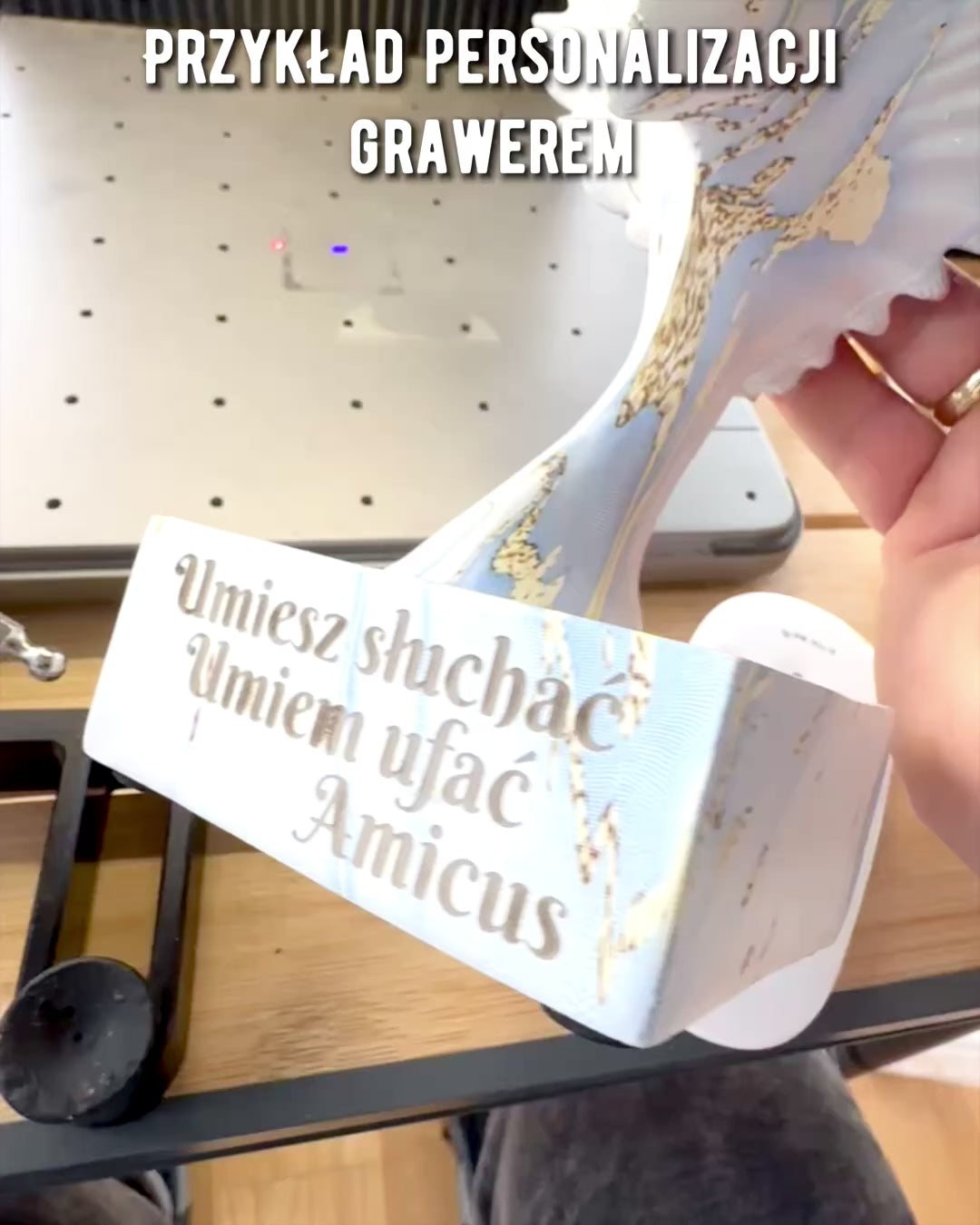 Elegante Estatueta de Asas de Anjo 33 cm de altura – "Guardiões Alados", possibilidade de personalização com gravação para presente, personalização, 3 variantes de cores