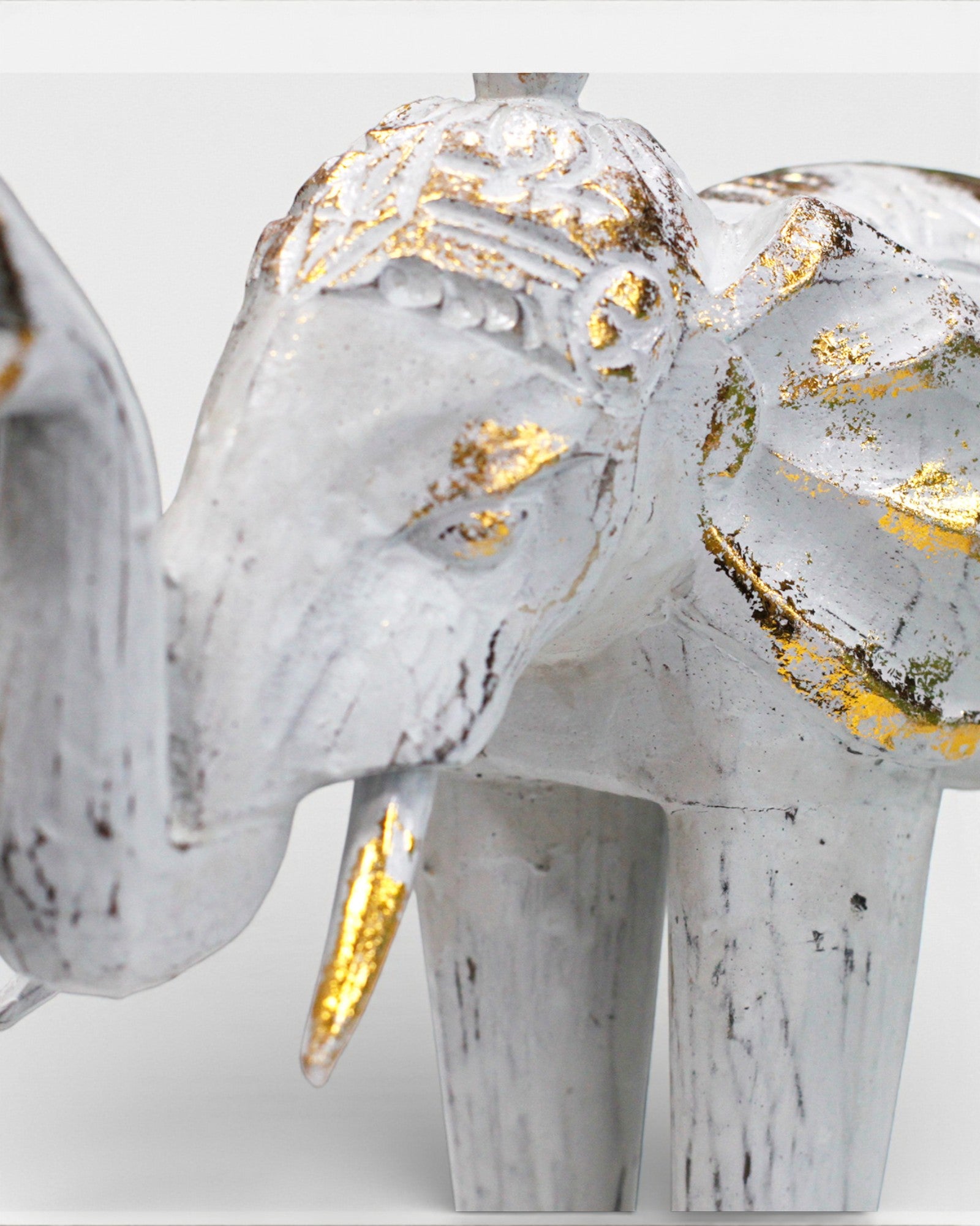 Escultura de Elefante 24 cm – Branco e Dourado