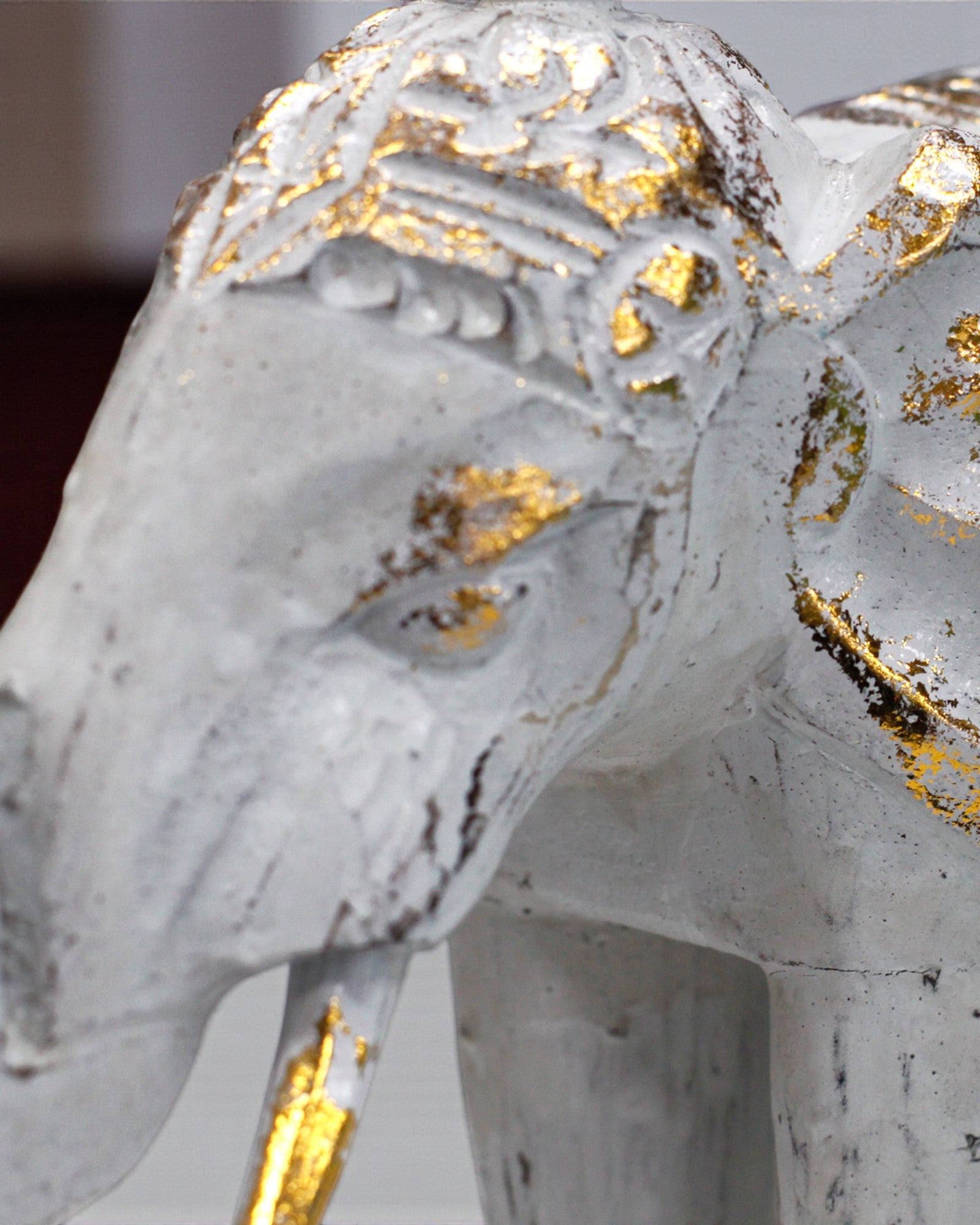 Escultura de Elefante 24 cm – Branco e Dourado