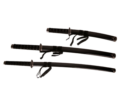 Conjunto de 3 espadas de samurai num suporte, com possibilidade de personalização por gravação