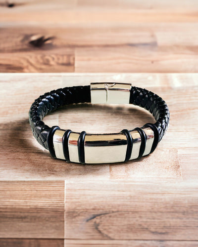 Pulseira Hip Hop Moderna para Homens com Gravação Personalizada e Fecho Magnético – Escolha o Estilo com Acabamentos em Prata ou Ouro, 22cm Couro PU
