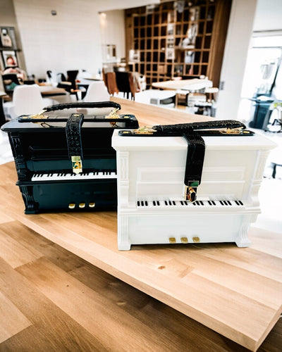 Mala Feminina “Piano Elegante” em Cores Preto e Branco