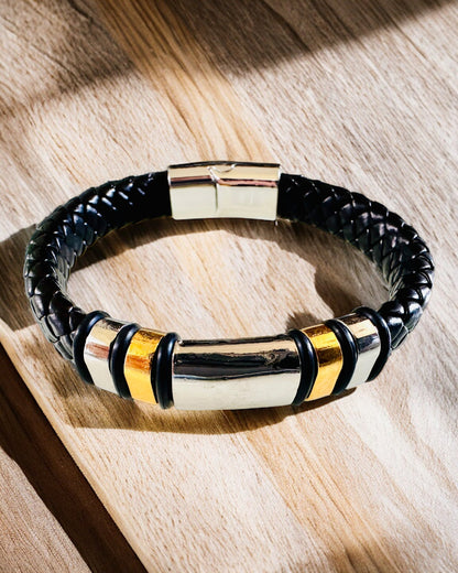 Pulseira Hip Hop Moderna para Homens com Gravação Personalizada e Fecho Magnético – Escolha o Estilo com Acabamentos em Prata ou Ouro, 22cm Couro PU