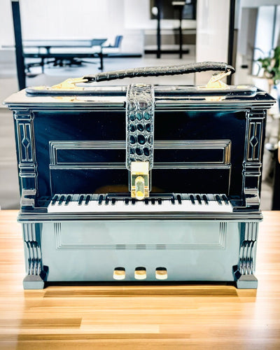 Mala Feminina “Piano Elegante” em Cores Preto e Branco