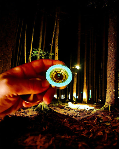 Bússola de Latão à Prova de Água com Efeito Luminoso - Essencial para Caminhadas e Campismo, personalização com gravação