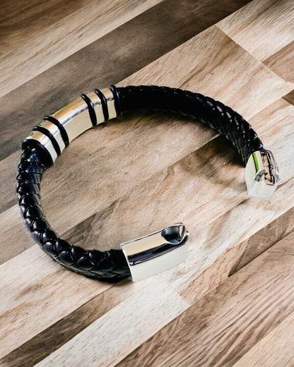 Pulseira Hip Hop Moderna para Homens com Gravação Personalizada e Fecho Magnético – Escolha o Estilo com Acabamentos em Prata ou Ouro, 22cm Couro PU