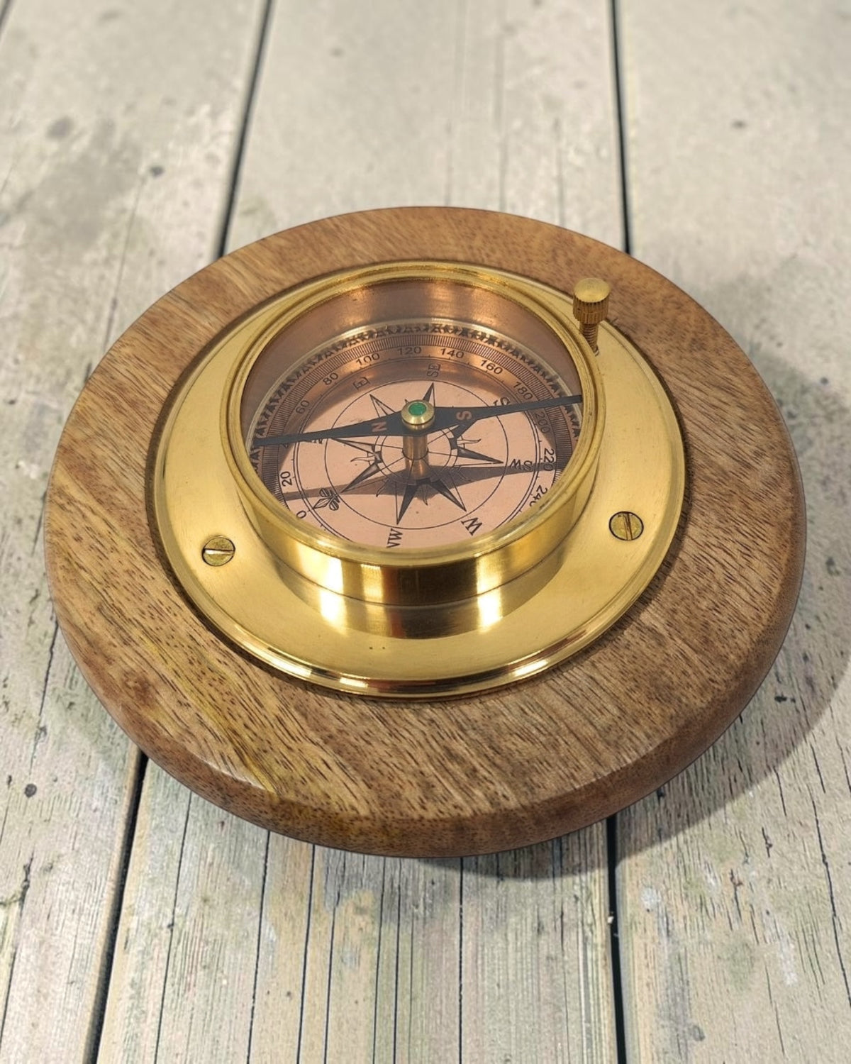 Bússola Decorativa Elegante com Acabamento em Latão, Gravação Personalizada, 15 cm, Ideal para Presente para Amantes de Viagens, Feita de Madeira e Vidro