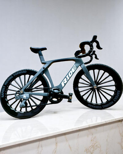 „Speedster” – modelo de colecionador com opção de gravação, 2 variantes à escolha