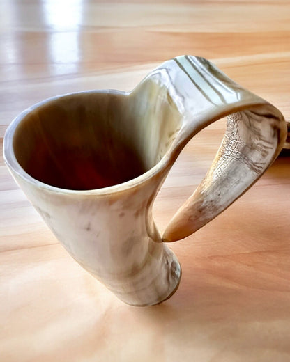 Caneca Esculpida 'Majstersztyk' com possibilidade de personalização por gravação - 5 variantes de cores