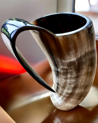 Caneca Esculpida 'Majstersztyk' com possibilidade de personalização por gravação - 5 variantes de cores
