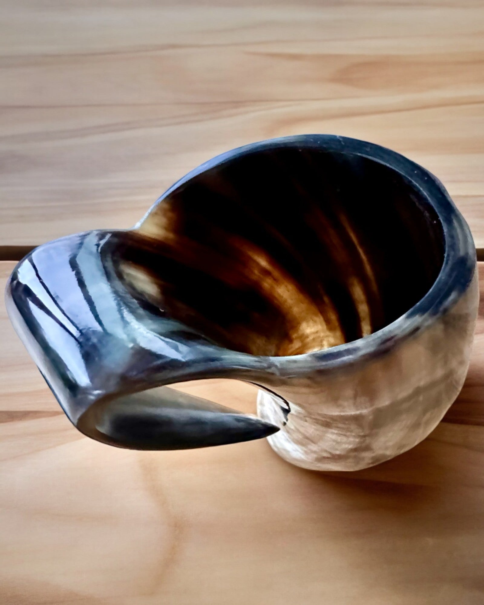 Caneca Esculpida 'Majstersztyk' com possibilidade de personalização por gravação - 5 variantes de cores