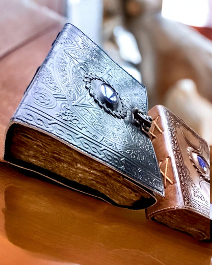 Dziennik Premium, Padrão Antigo, Caderno de Couro "Magiczna Kronika" 200 páginas, 2 variantes à escolha, personalização com gravação
