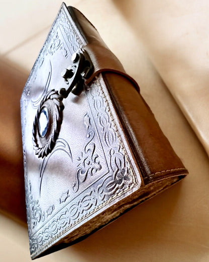 Dziennik Premium, Padrão Antigo, Caderno de Couro "Magiczna Kronika" 200 páginas, 2 variantes à escolha, personalização com gravação