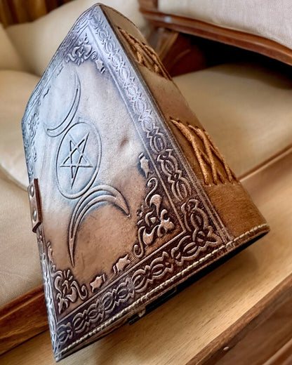 Dziennik Premium, Padrão Antigo, Caderno de Couro "Magiczna Kronika" 200 páginas, 2 variantes à escolha, personalização com gravação