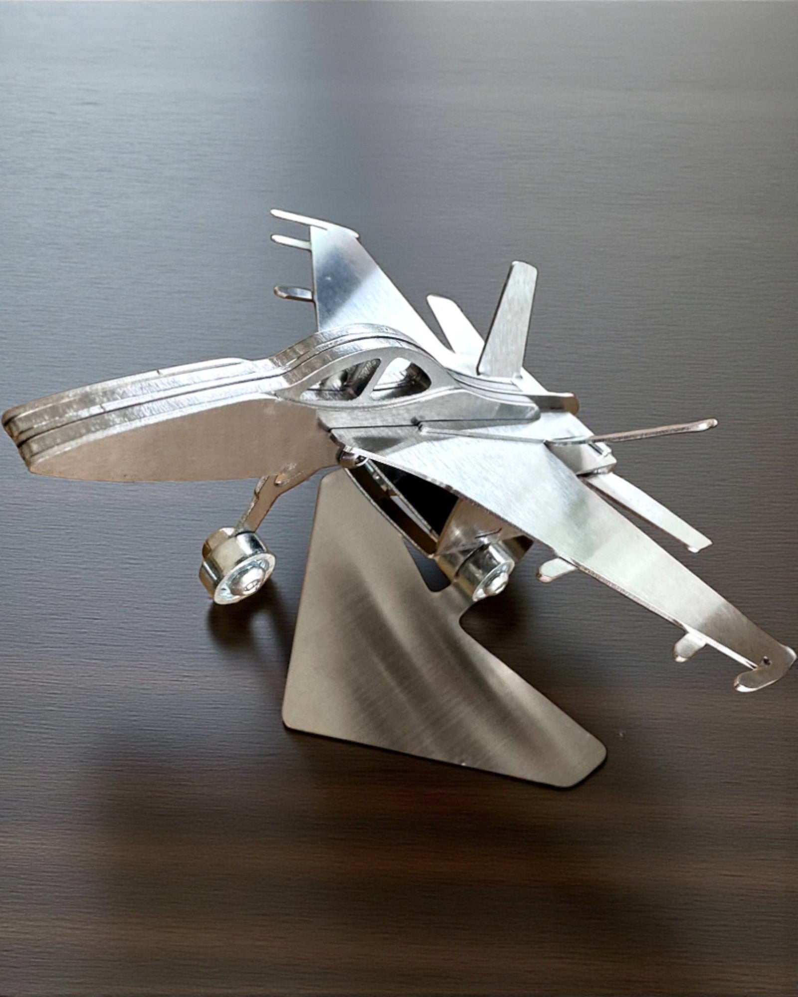 Modelo Metálico de Caça "SkyRaptor" – aço inoxidável, gravação personalizada para presente