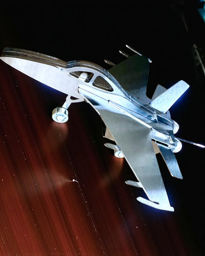 Modelo Metálico de Caça "SkyRaptor" – aço inoxidável, gravação personalizada para presente