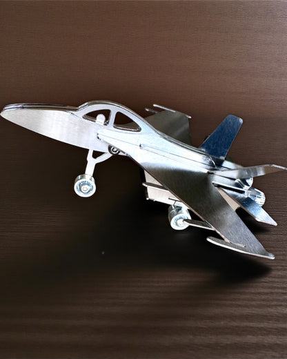 Modelo Metálico de Caça "SkyRaptor" – aço inoxidável, gravação personalizada para presente