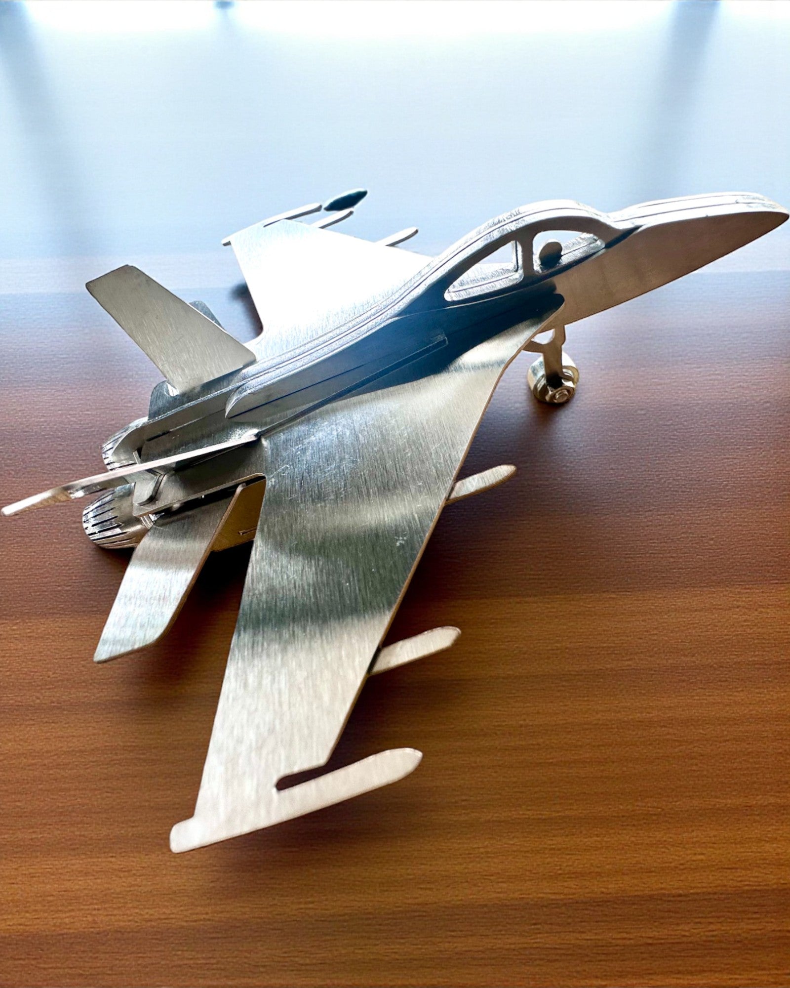 Modelo Metálico de Caça "SkyRaptor" – aço inoxidável, gravação personalizada para presente