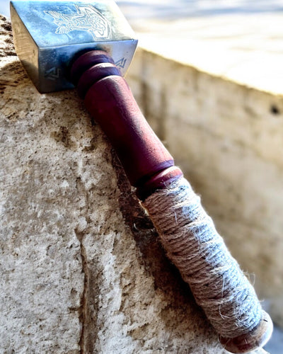 Martelo Mjölnir dos Skalds – 33 cm, Martelo Viking Forjado à Mão com Opção de Gravação