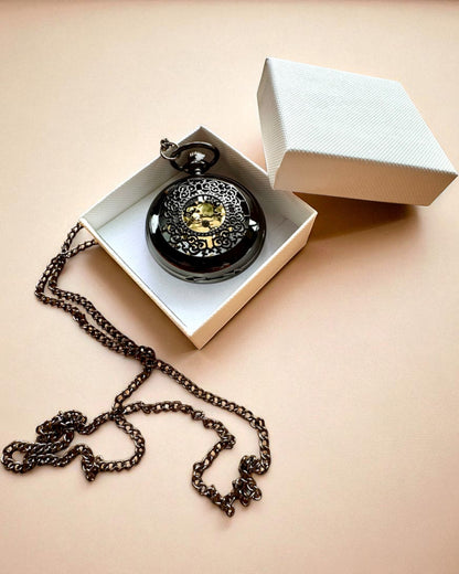 Relógio de Bolso Preto „Midnight Elegance”, personalização para presente com gravação