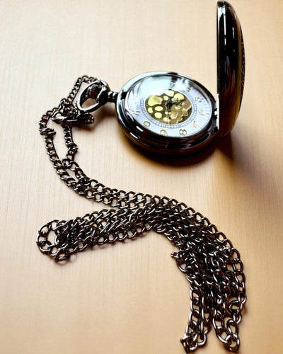 Relógio de Bolso Preto „Midnight Elegance”, personalização para presente com gravação