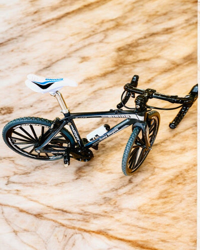 Modelo Miniatura de Metal Bicicleta Vermelha "SpeedMaster" personalização com gravação para presente, 2 variantes de cor