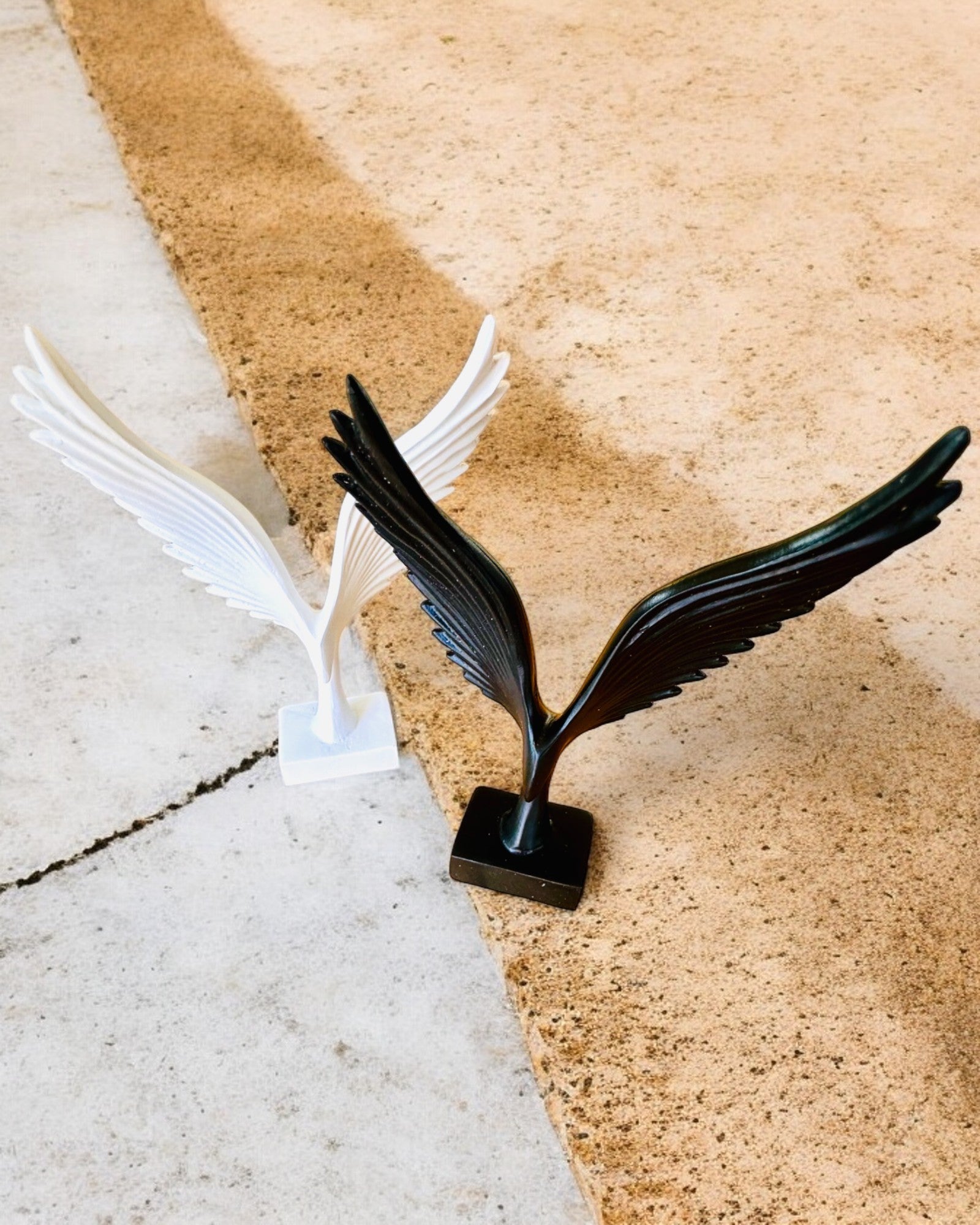 Elegante Estatueta de Asas de Anjo 15 cm de altura – "Guardiões Alados", possibilidade de personalização com gravação para presente, personalização, 2 variantes de cor