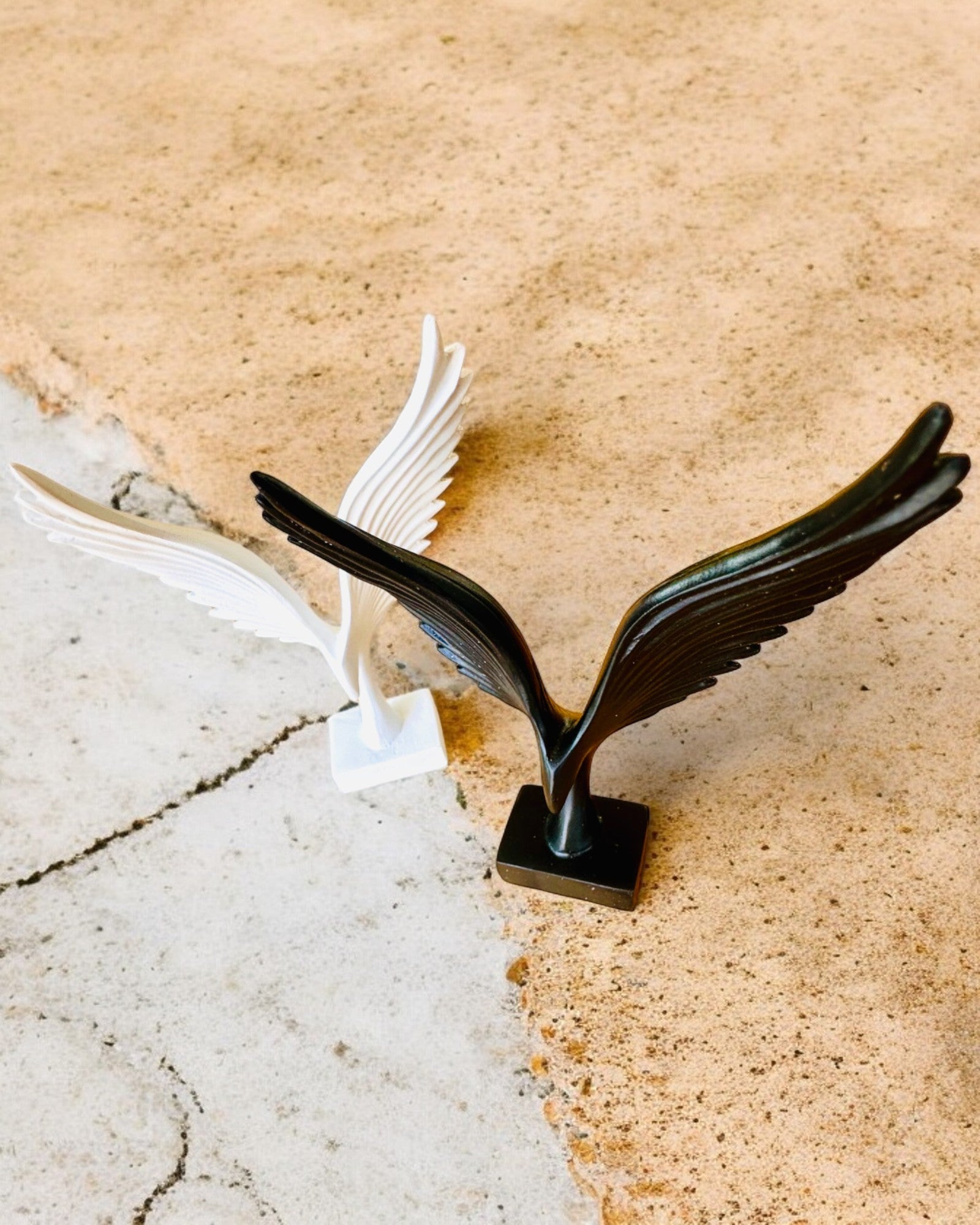 Elegante Estatueta de Asas de Anjo 15 cm de altura – "Guardiões Alados", possibilidade de personalização com gravação para presente, personalização, 2 variantes de cor