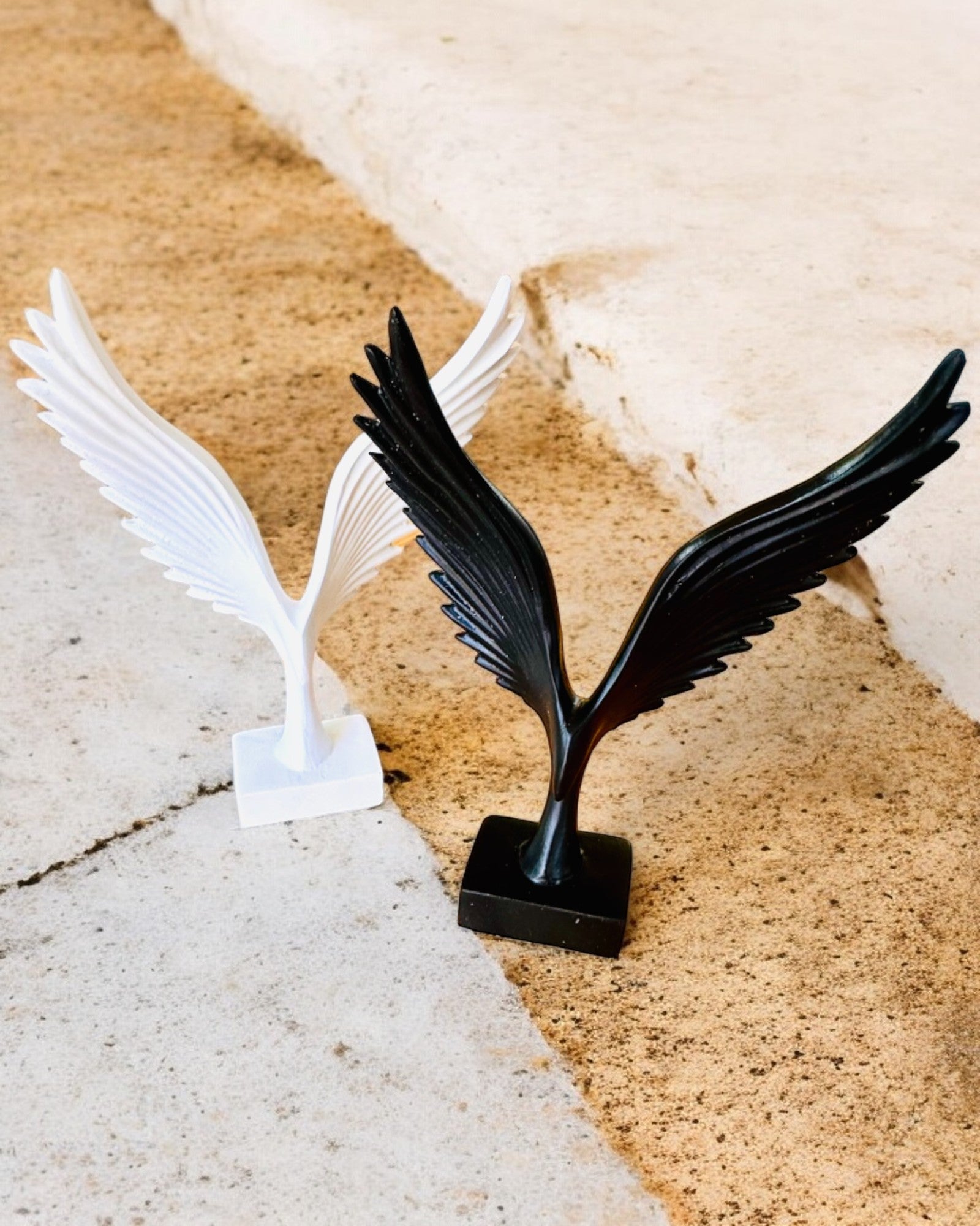 Elegante Estatueta de Asas de Anjo 15 cm de altura – "Guardiões Alados", possibilidade de personalização com gravação para presente, personalização, 2 variantes de cor