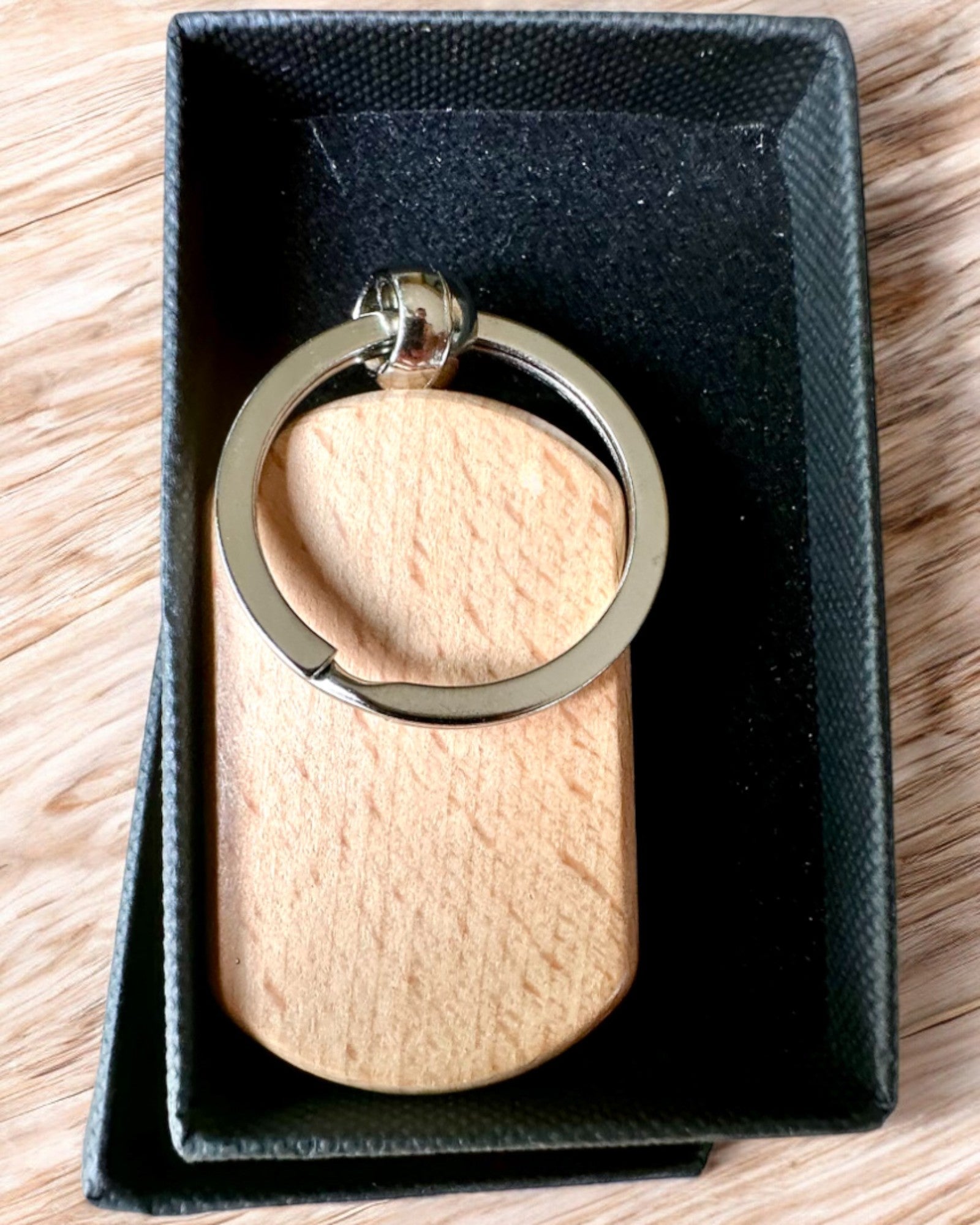 Elegante Porta-chaves de Madeira com Possibilidade de Personalização com Gravação – Ideal para Presente