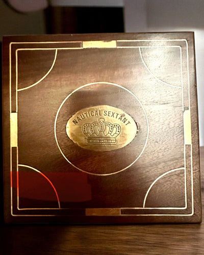 Grande Caixa de Madeira para Sextante ou Bússola Premium "Mariner's Legacy" com Possibilidade de Gravação