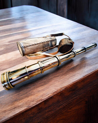 Luneta Premium "Voyager" com Luneta Gravada e Estojo de Pele Natural, possibilidade de personalização com gravação para presente