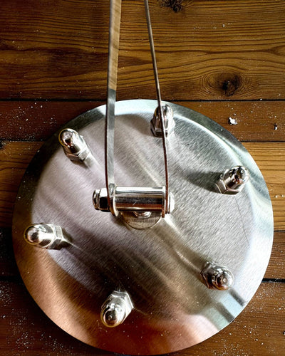 Modelo Metálico de Helicóptero "SkyRider" – Suporte de Secretária Ajustável com Personalização Gravada para Presente