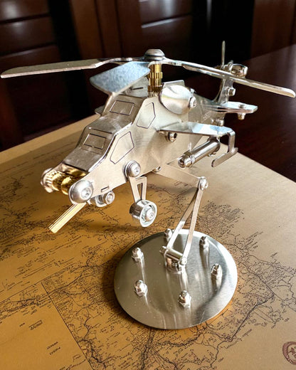 Modelo Metálico de Helicóptero "SkyRider" – Suporte de Secretária Ajustável com Personalização Gravada para Presente