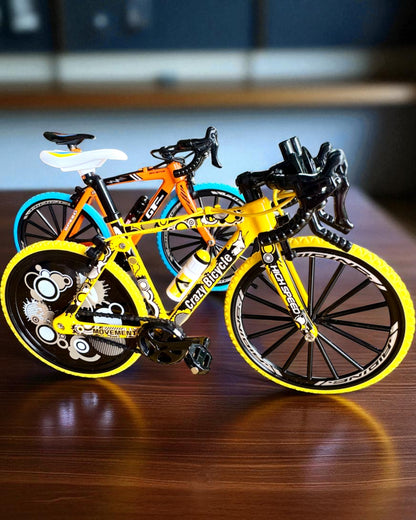 Modelo em miniatura de bicicleta colecionável em metal "Speed Rider 1.2" – personalização com gravação para presente, 2 variantes de cor
