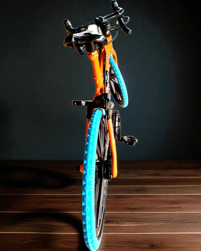 Modelo em miniatura de bicicleta colecionável em metal "Speed Rider 1.2" – personalização com gravação para presente, 2 variantes de cor