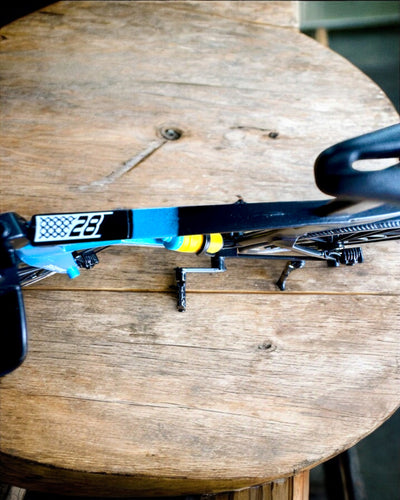 Miniatura de Modelo de Bicicleta de Triatlo "SpeedStorm 1.2" personalização com gravação para presente