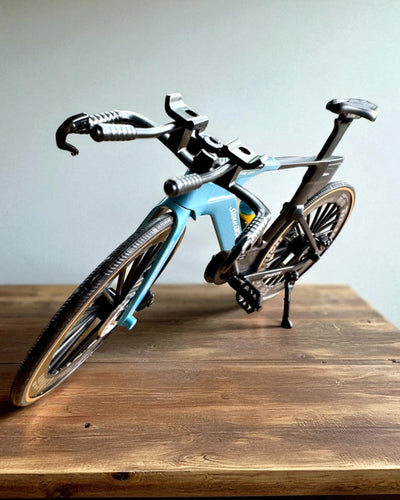 Miniatura de Modelo de Bicicleta de Triatlo "SpeedStorm 1.2" personalização com gravação para presente