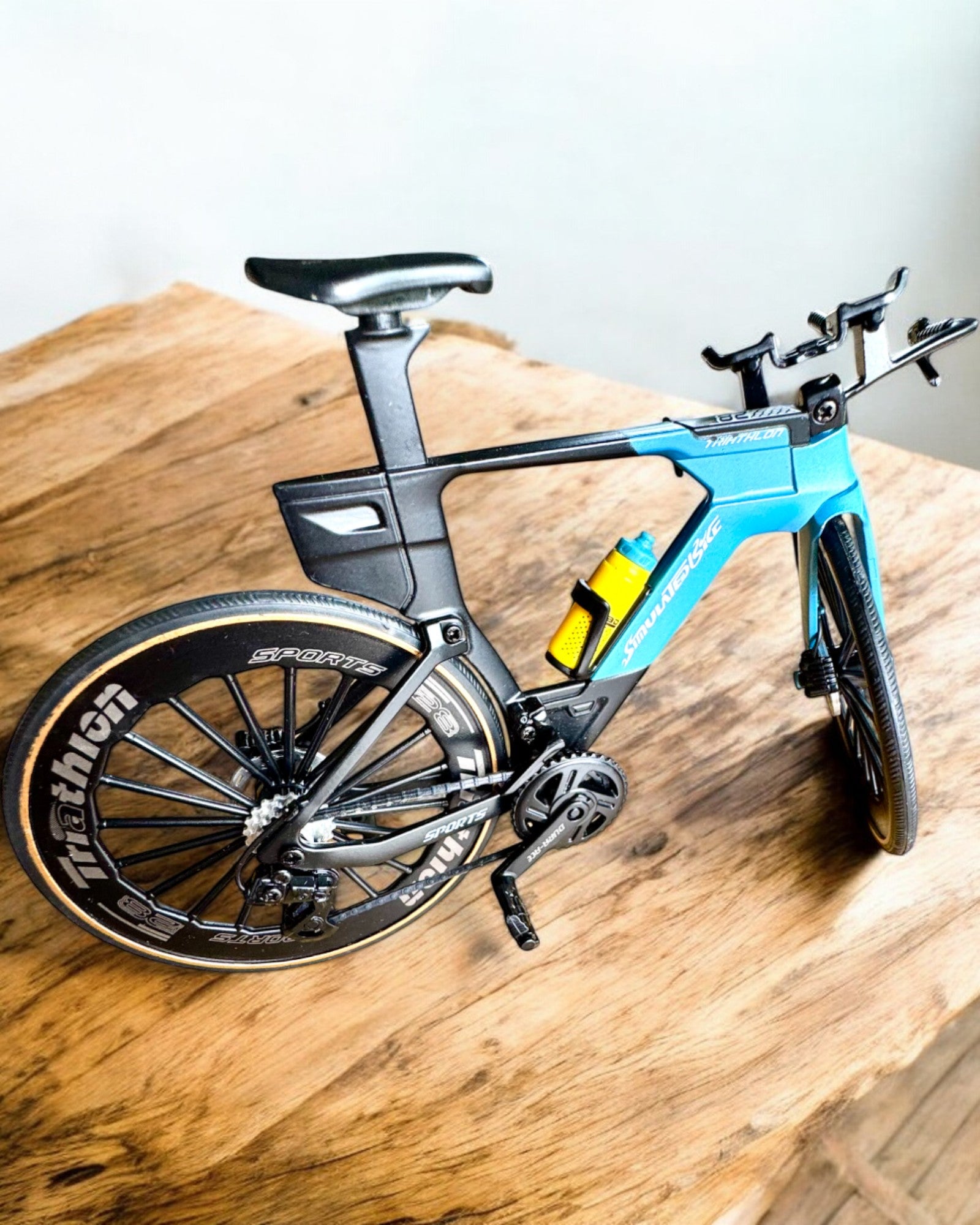 Miniatura de Modelo de Bicicleta de Triatlo "SpeedStorm 1.2" personalização com gravação para presente