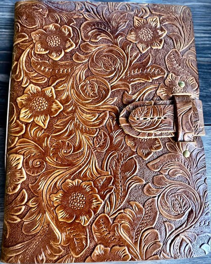 Caderno de Couro Vintage "Floralis" – estampado à mão, 400 páginas, possibilidade de gravação, 2 variantes