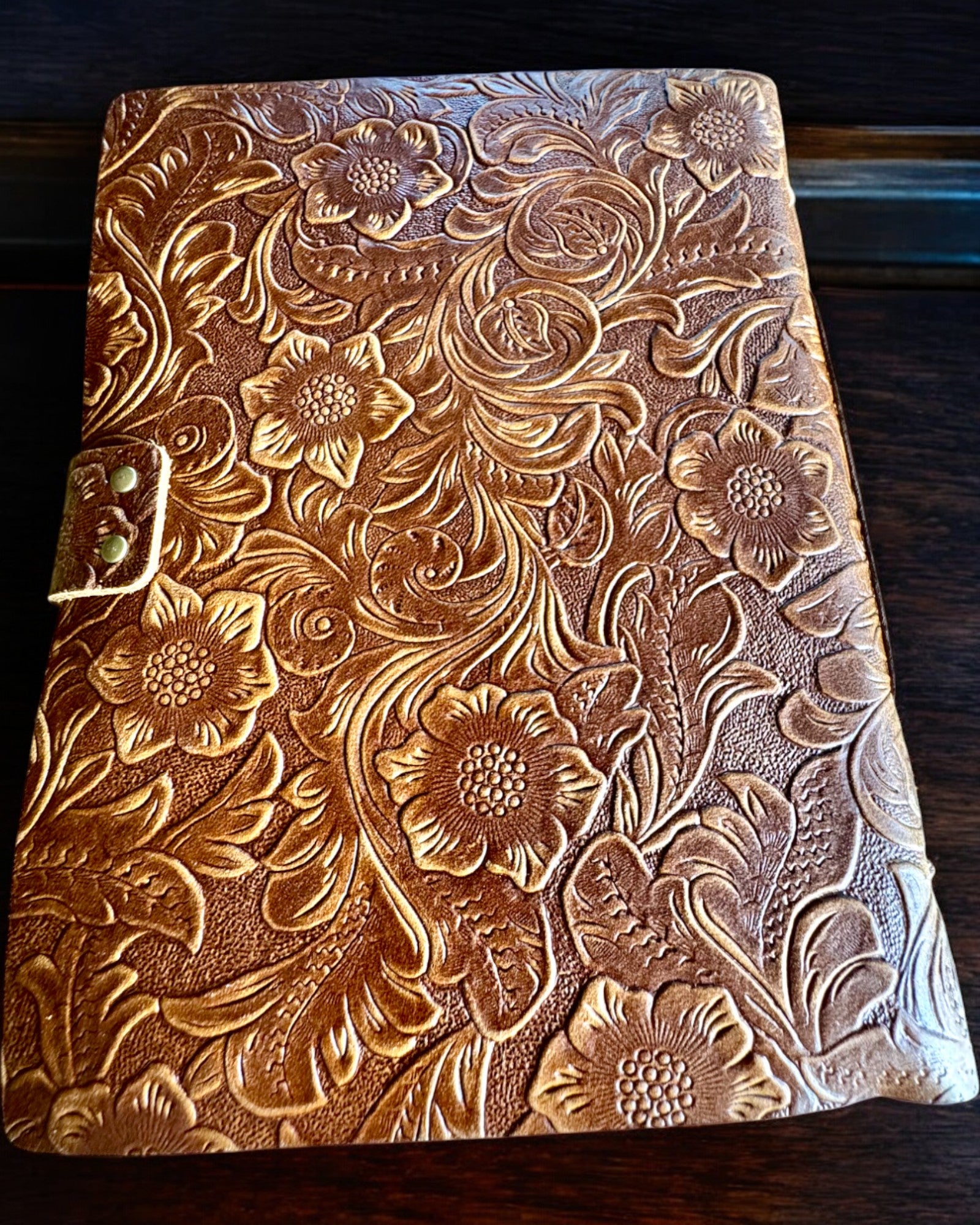 Caderno de Couro Vintage "Floralis" – estampado à mão, 400 páginas, possibilidade de gravação, 2 variantes