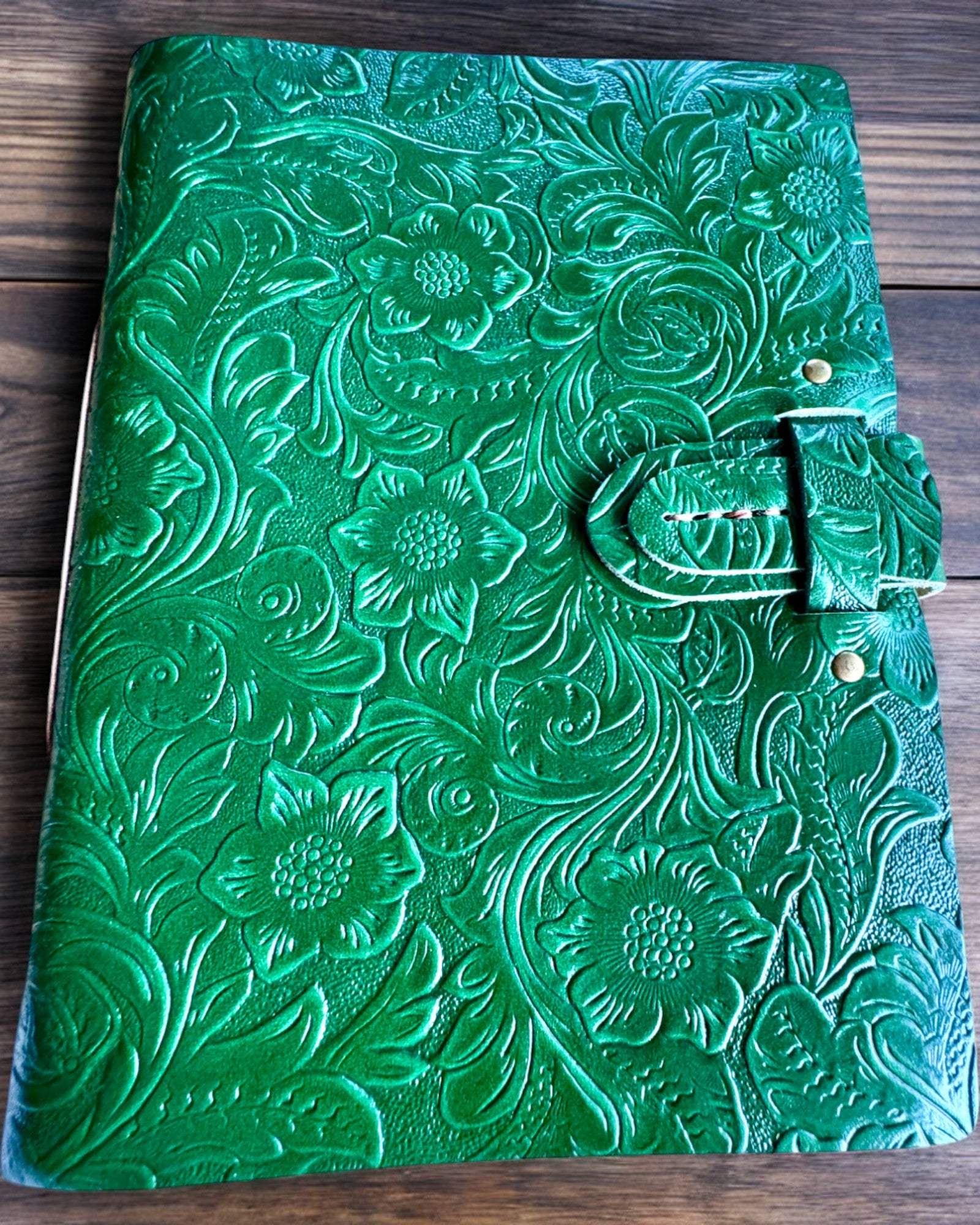 Caderno de Couro Vintage "Floralis" – estampado à mão, 400 páginas, possibilidade de gravação, 2 variantes