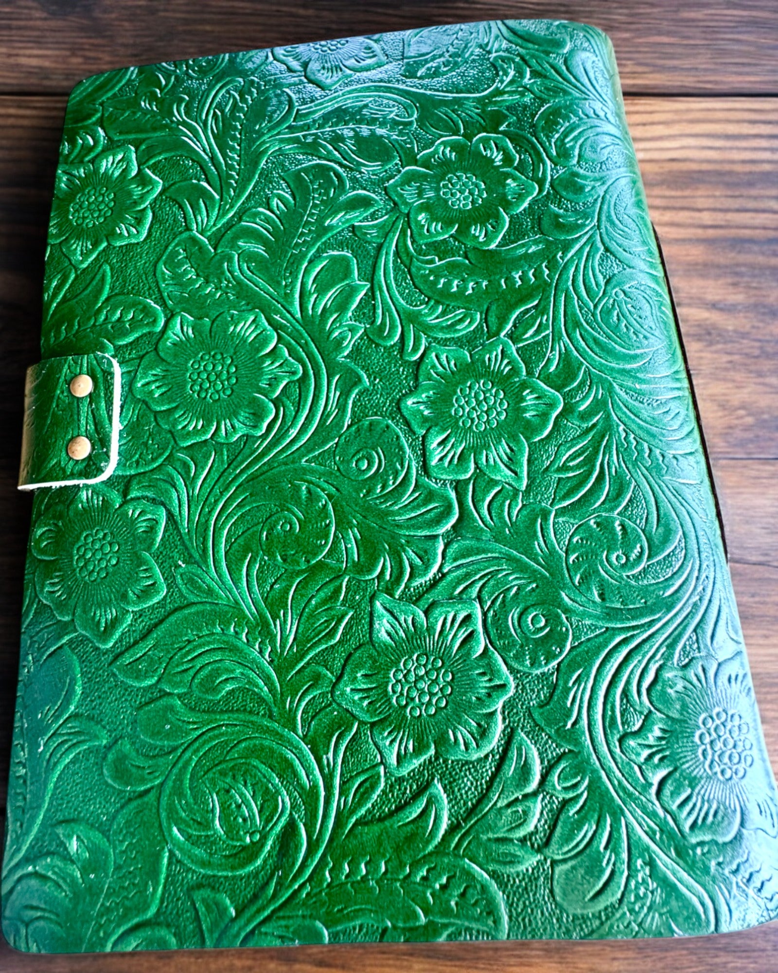 Caderno de Couro Vintage "Floralis" – estampado à mão, 400 páginas, possibilidade de gravação, 2 variantes