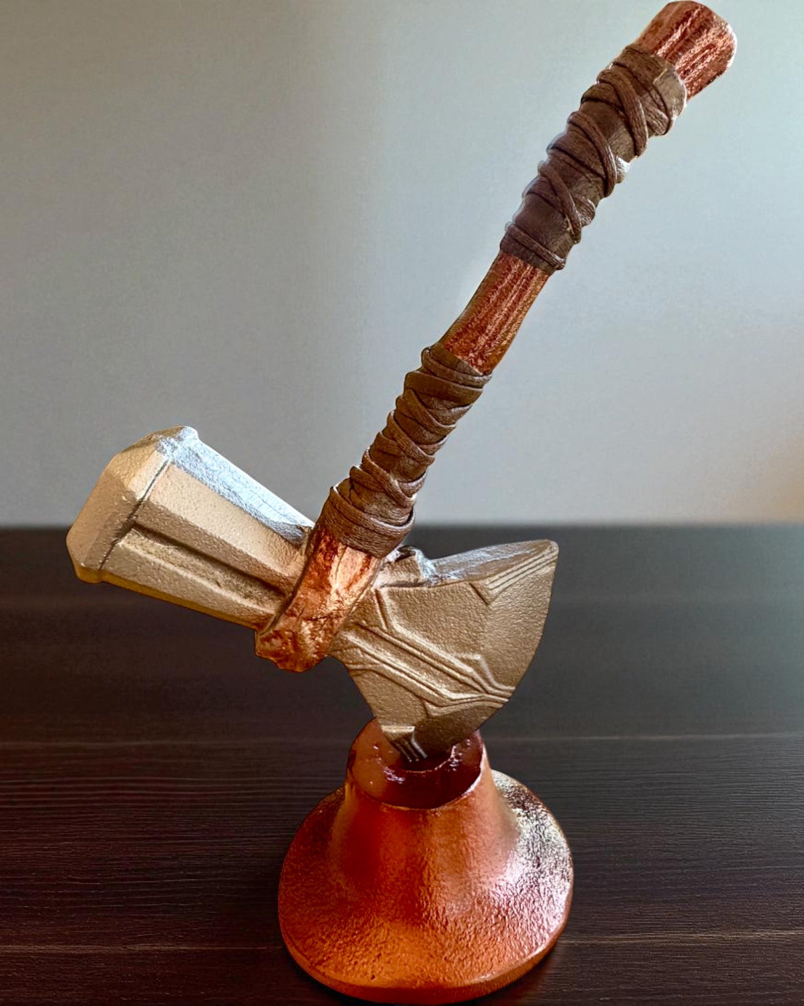 Storm Relic – martelo decorativo com base, 26 cm, feito à mão, possibilidade de personalização com gravação para presente