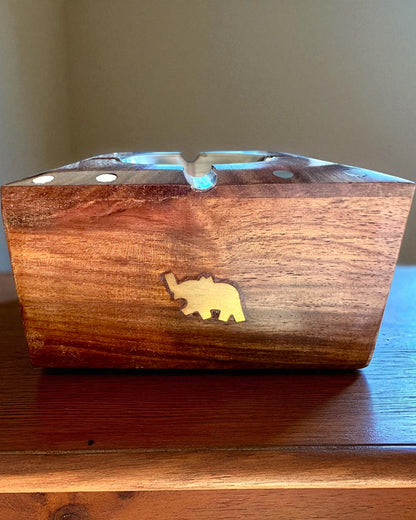 Rhino – Cinzeiro artesanal de madeira de shisham e latão, 11 cm de largura, com opção de personalização por gravação