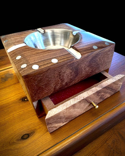 Rhino – Cinzeiro artesanal de madeira de shisham e latão, 11 cm de largura, com opção de personalização por gravação