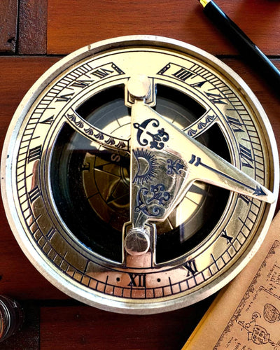 Bússola Solar Voyager 7 cm – relógio de sol em latão com bússola, personalização com gravação para presente