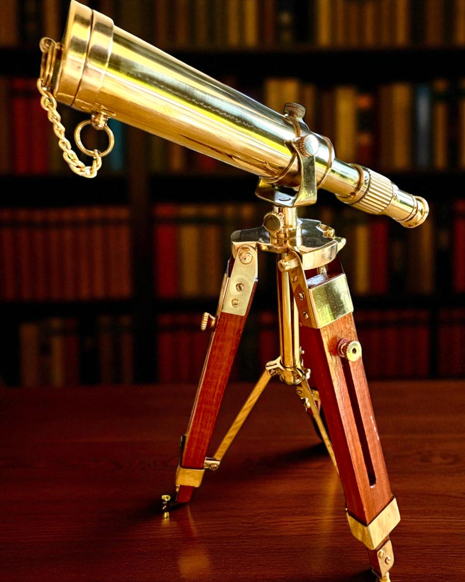 Telescópio Celestial em suporte de madeira 41 cm, possibilidade de personalização com gravação como presente