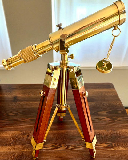 Telescópio Celestial em suporte de madeira 41 cm, possibilidade de personalização com gravação como presente